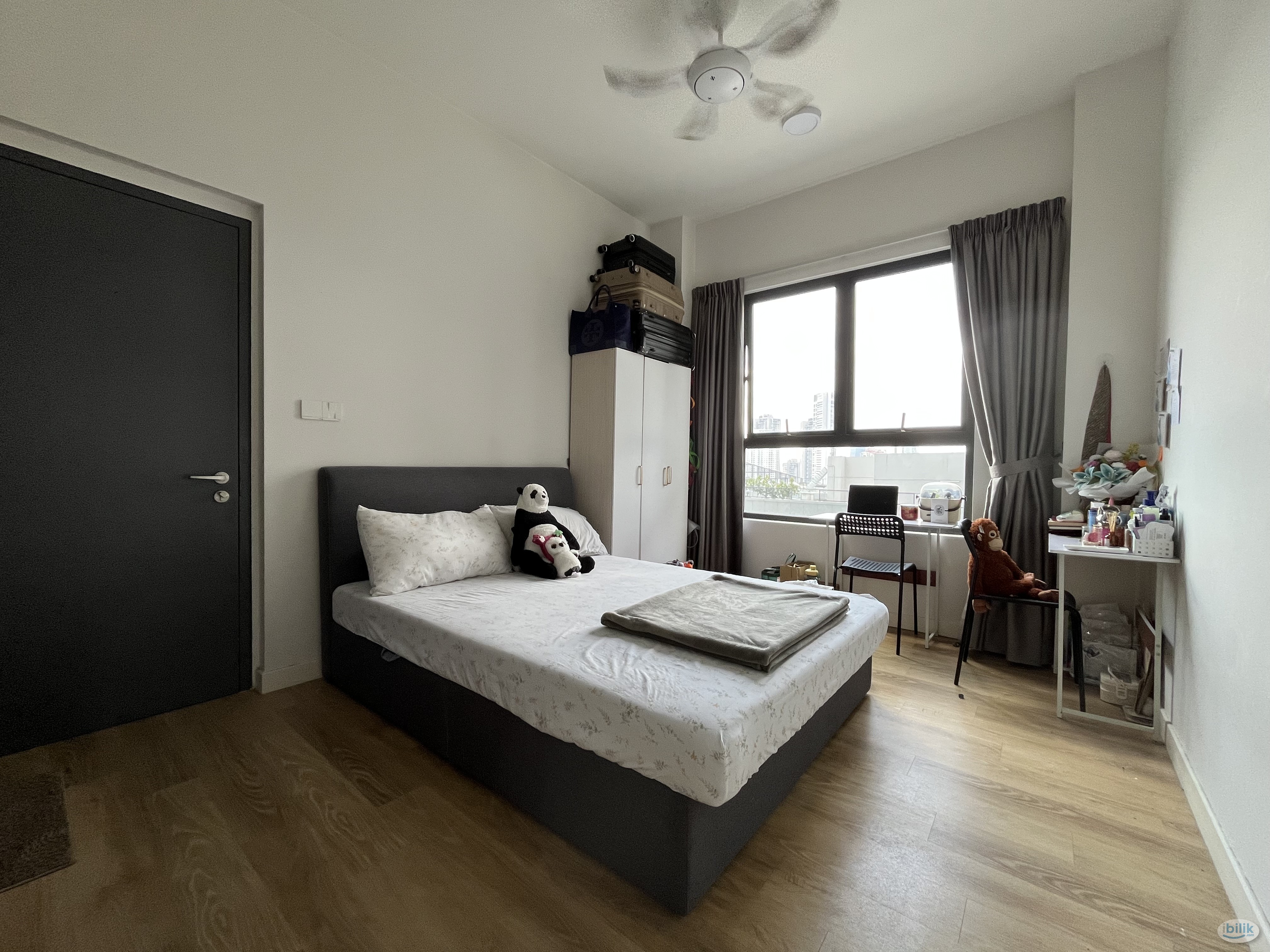 Atwater Residence Master Bedroom for Rent! (1 carpark included) - Image 2