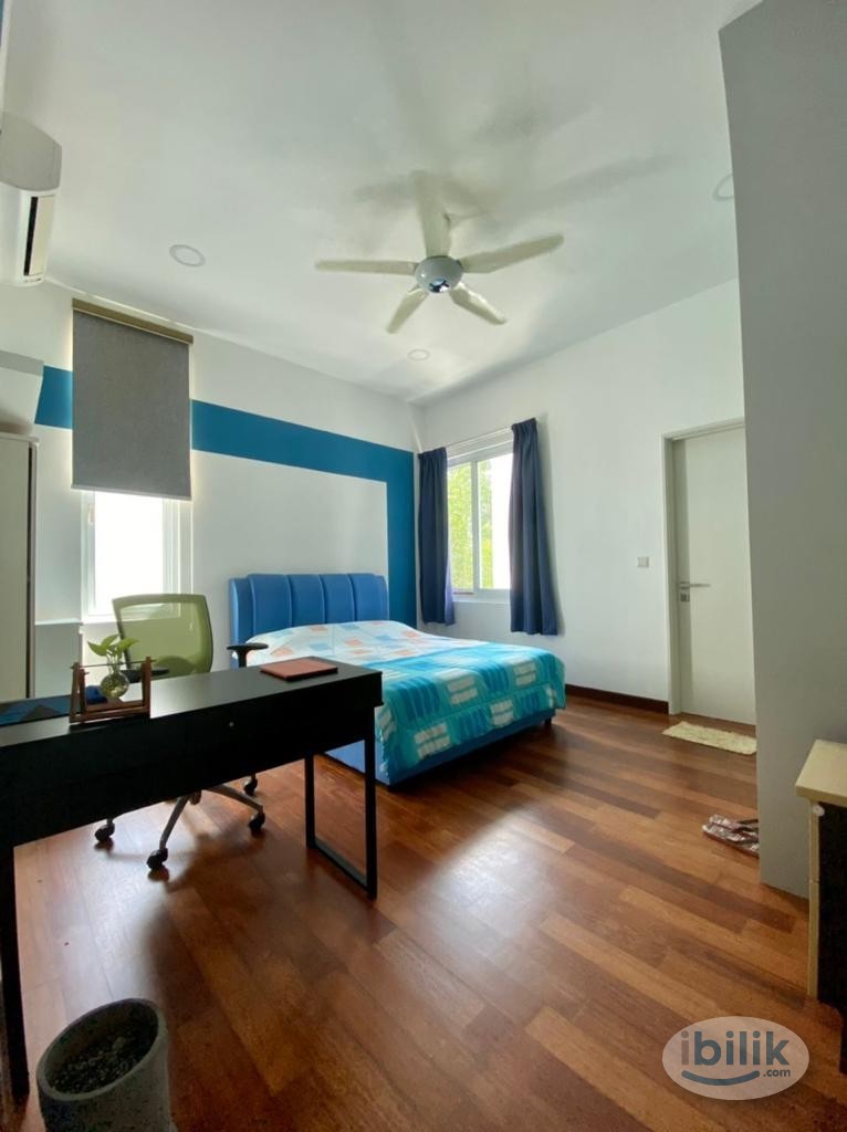 Spacious Private Room with Attached Bathroom - Image 1