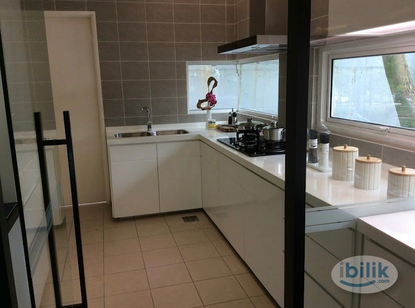 Spacious Private Room with Attached Bathroom - Image 5