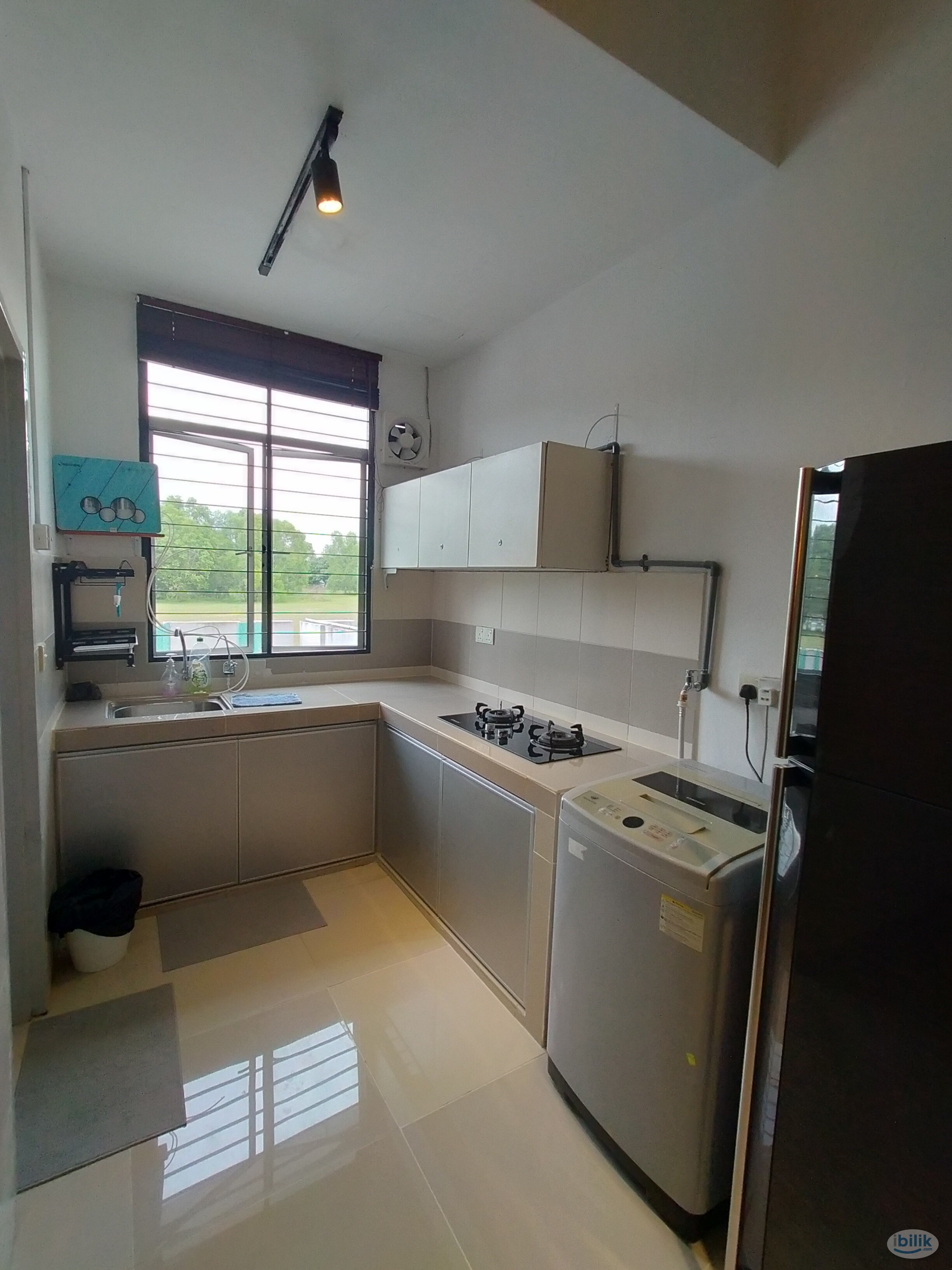 Female 🙋🏻‍♀️💁🏼‍♀️ Medium Room - With Private Bath Room 🛁🚽🚿 - Image 4