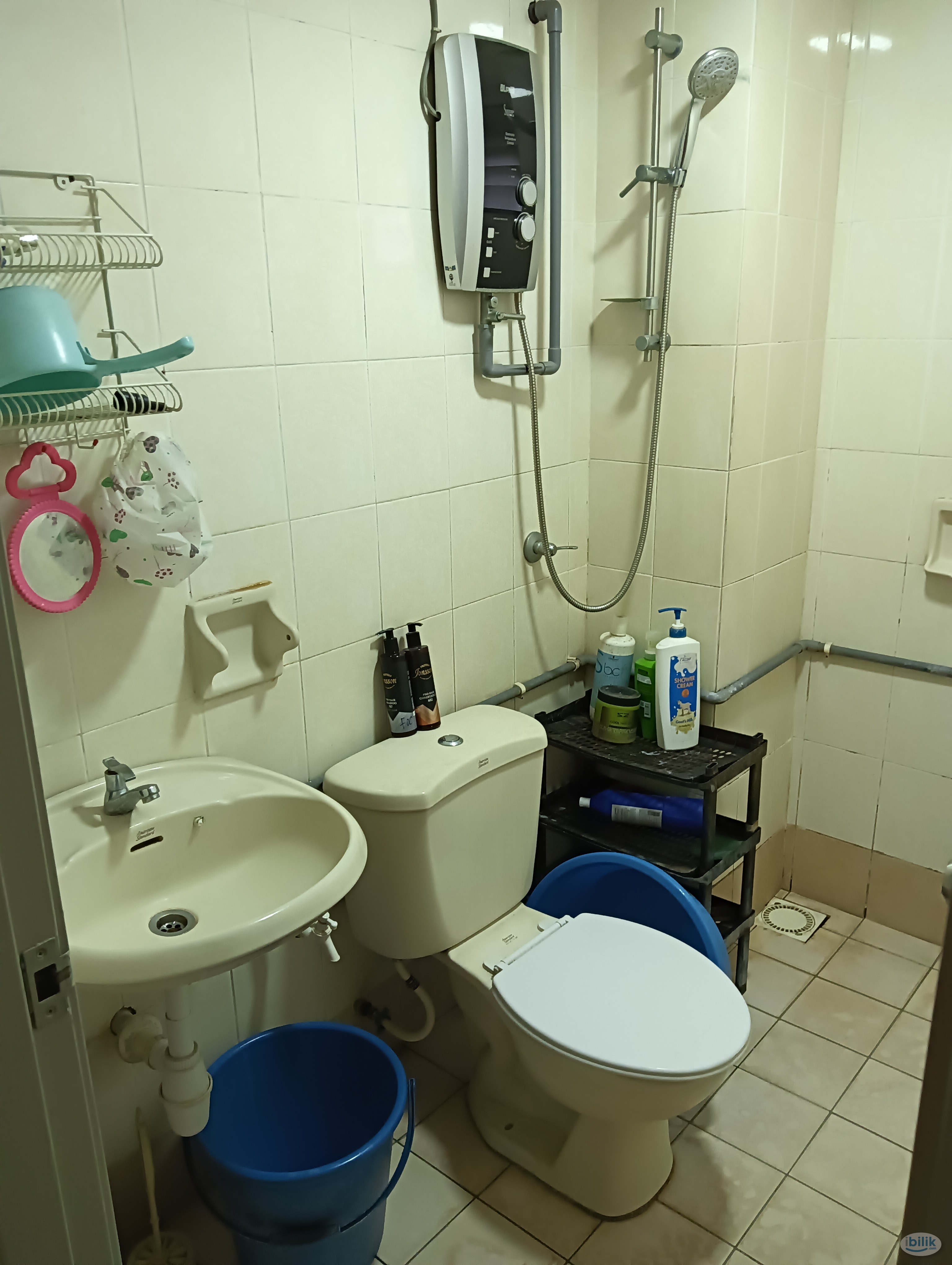 Middle room at Bayu Tasik 2 Condo - Image 3