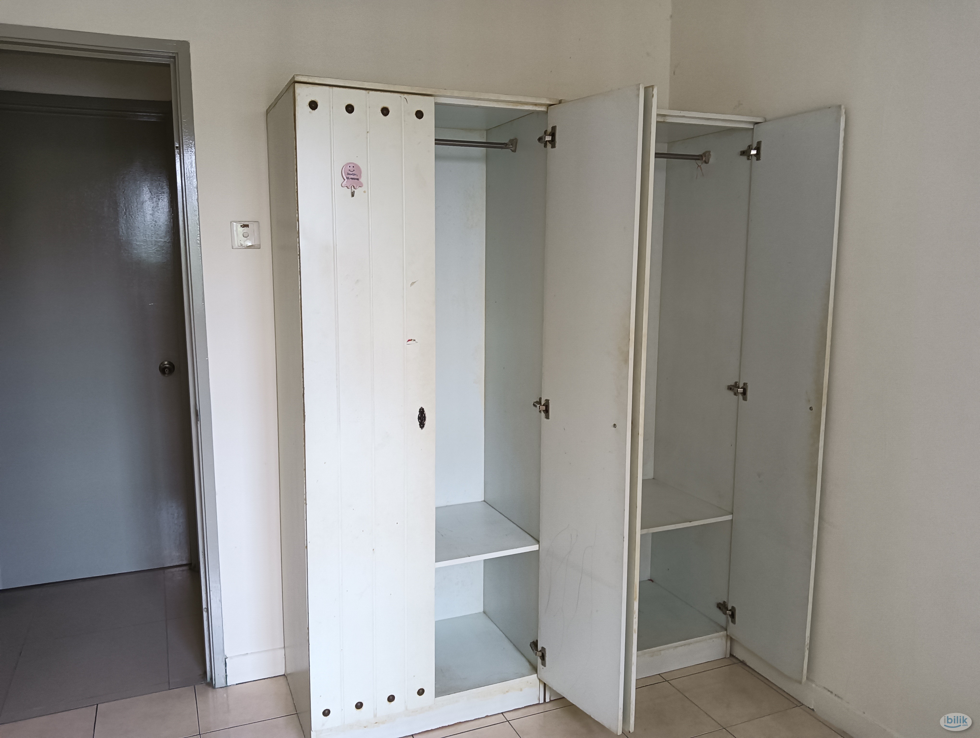 Middle room at Bayu Tasik 2 Condo - Image 4