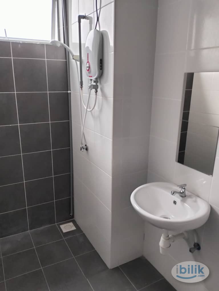 🌷 All-Female Balcony Room @ The Zizz | Cozy & Affordable | MRT Walking Distance - Image 2
