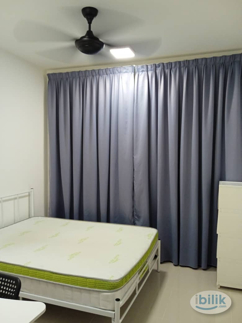 Middle room for rent at United Point Residence - Image 3