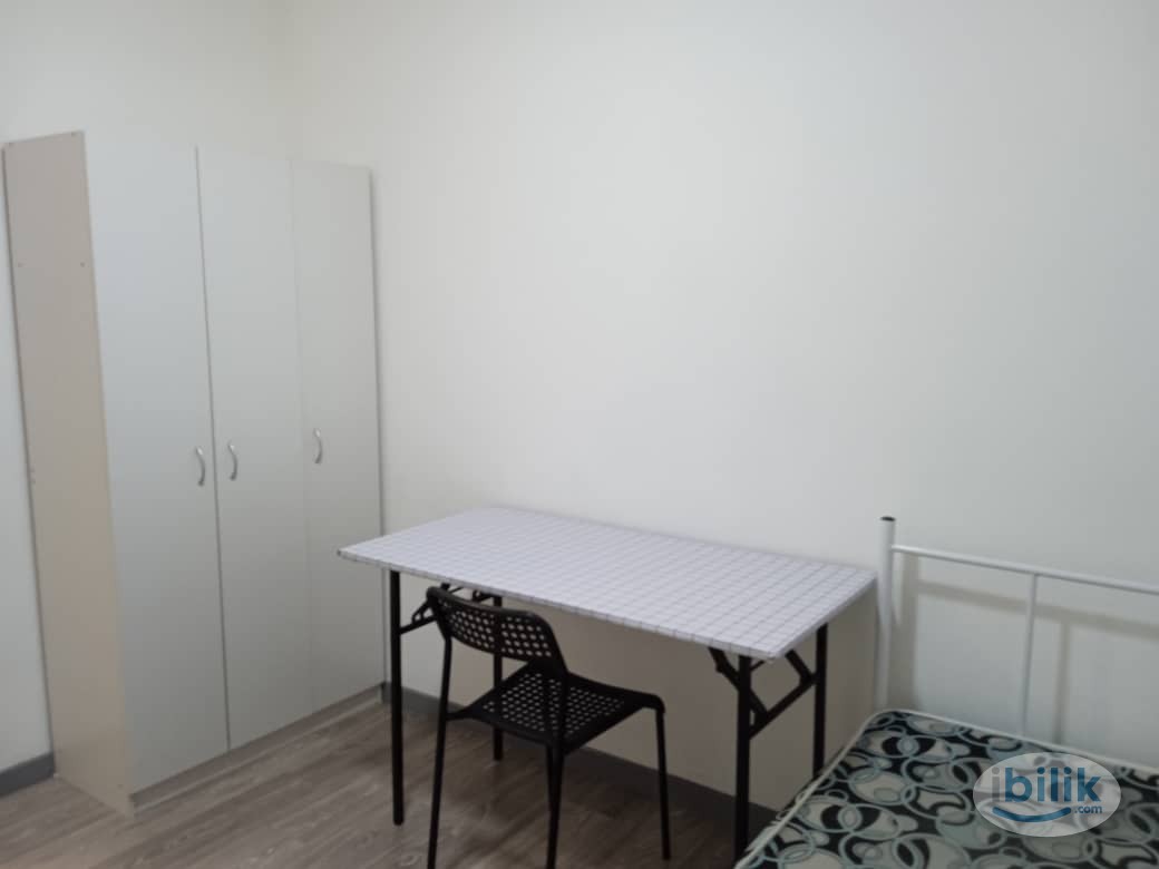Middle room for rent at United Point Residence - Image 3