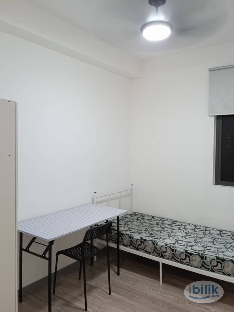Middle room for rent at United Point Residence - Image 4
