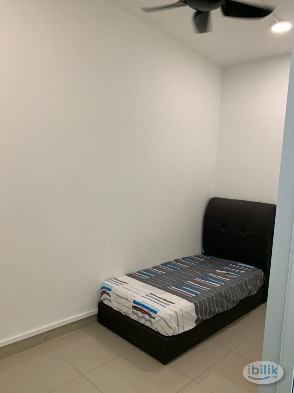 Air cond Single Big Room at Saville @ D'Lake, Puchong-Nearby 5-10 min driving Puchong Utama, Cyberjaya , 5min drive  - Image 2