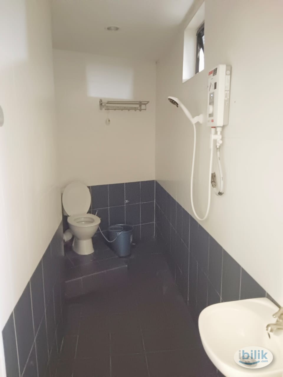 LANDED HOUSE MEDIUM ROOM HAVE CAR PARK FOR RENT. - Image 2