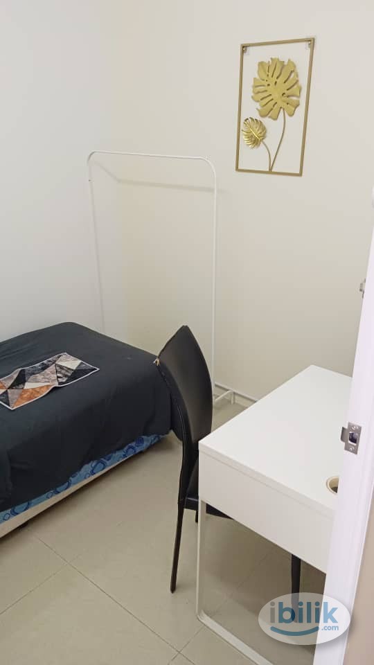 GURNEY PARK CONDO SINGLE MALE ROOM NO AIRCOND FOR RENT. - Image 1