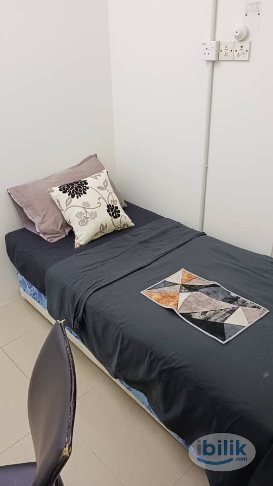 GURNEY PARK CONDO SINGLE MALE ROOM NO AIRCOND FOR RENT. - Image 2