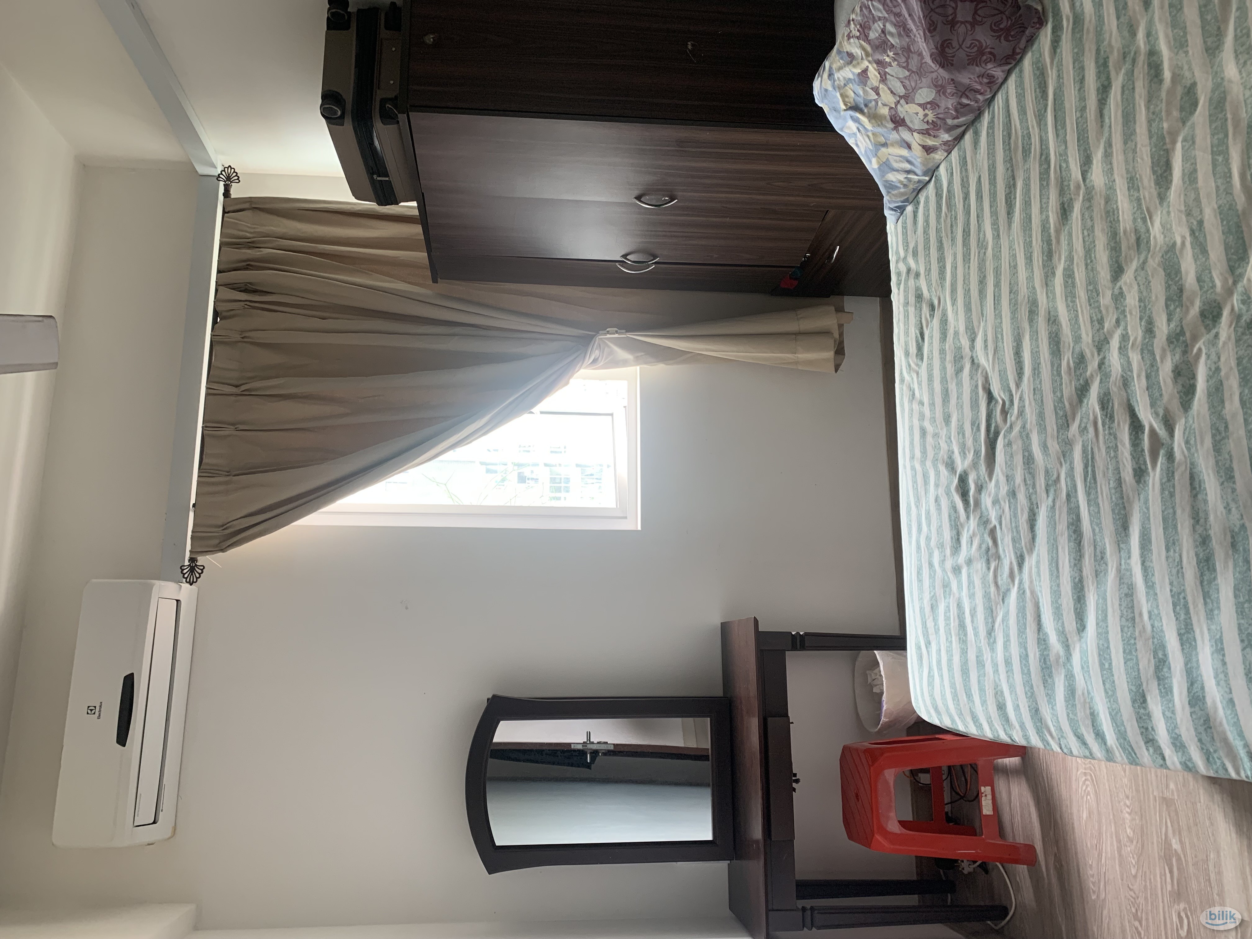 Fully furnished room for female - Image 1
