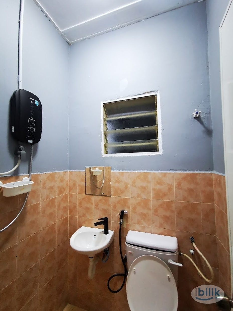 "Jangan Sewa Bilik Kosong! Penat Nak Beli Perabot. Sewa Sini, Semua Dah Ada! 🛋️🚫" - Image 1