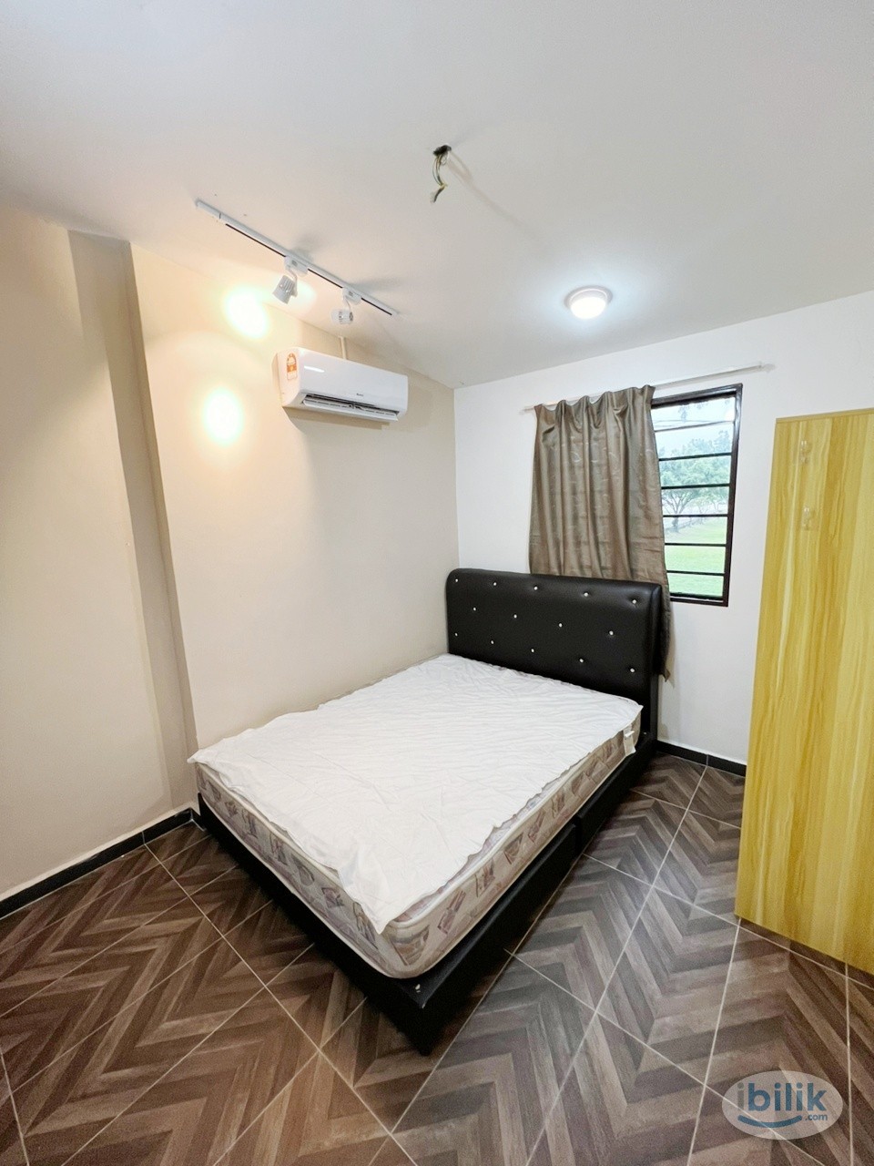 Middle Room at Sea Park, Petaling Jaya - Image 1