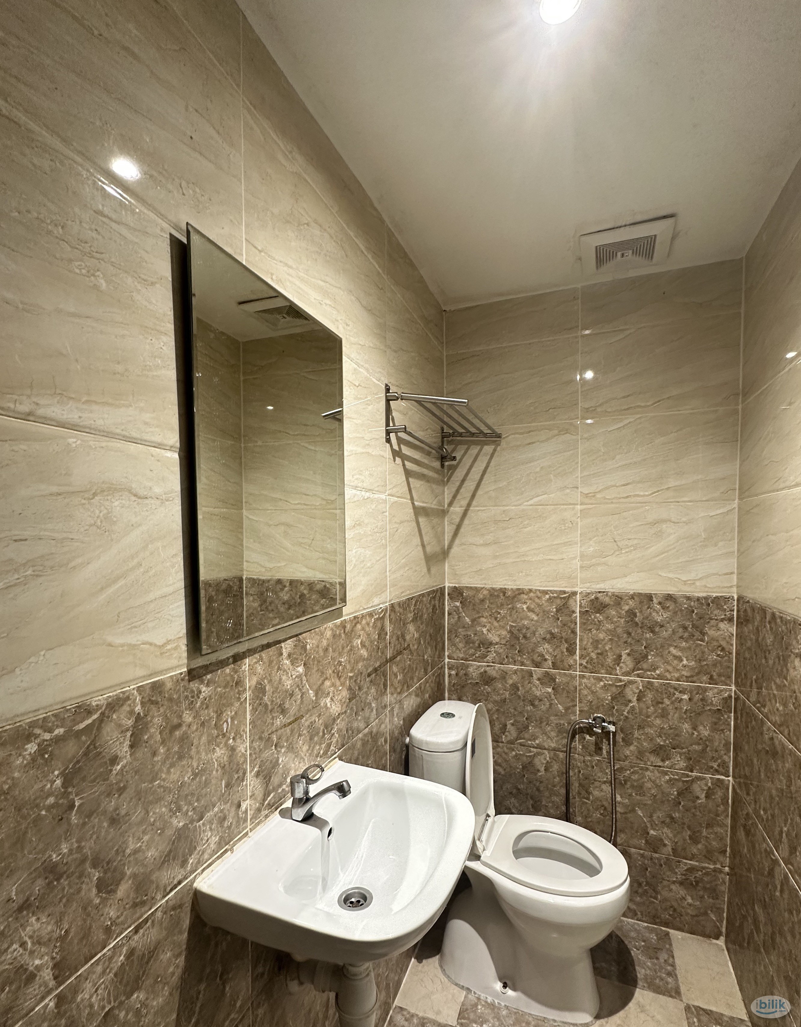 ‼️🤩SPACIOUS ROOM WITH PRIVATE TOILET NEAR MENTARI BRT‼️🤩 MOVE IN IMMEDIATELY WITH ZERO DEPOSIT ‼️💯 - Image 2