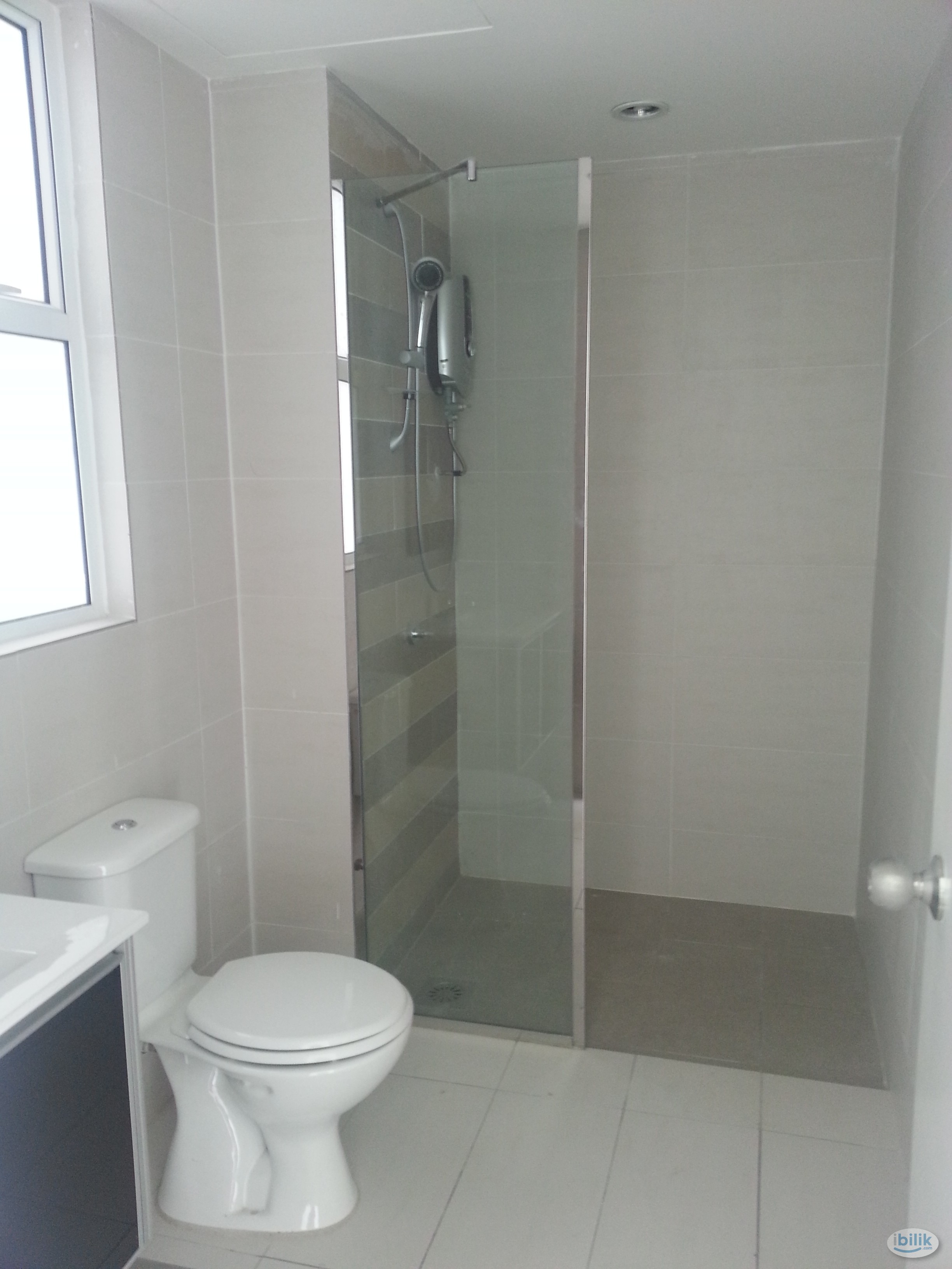 MENARA U2 FEMALE ROOM TO RENT - Image 2
