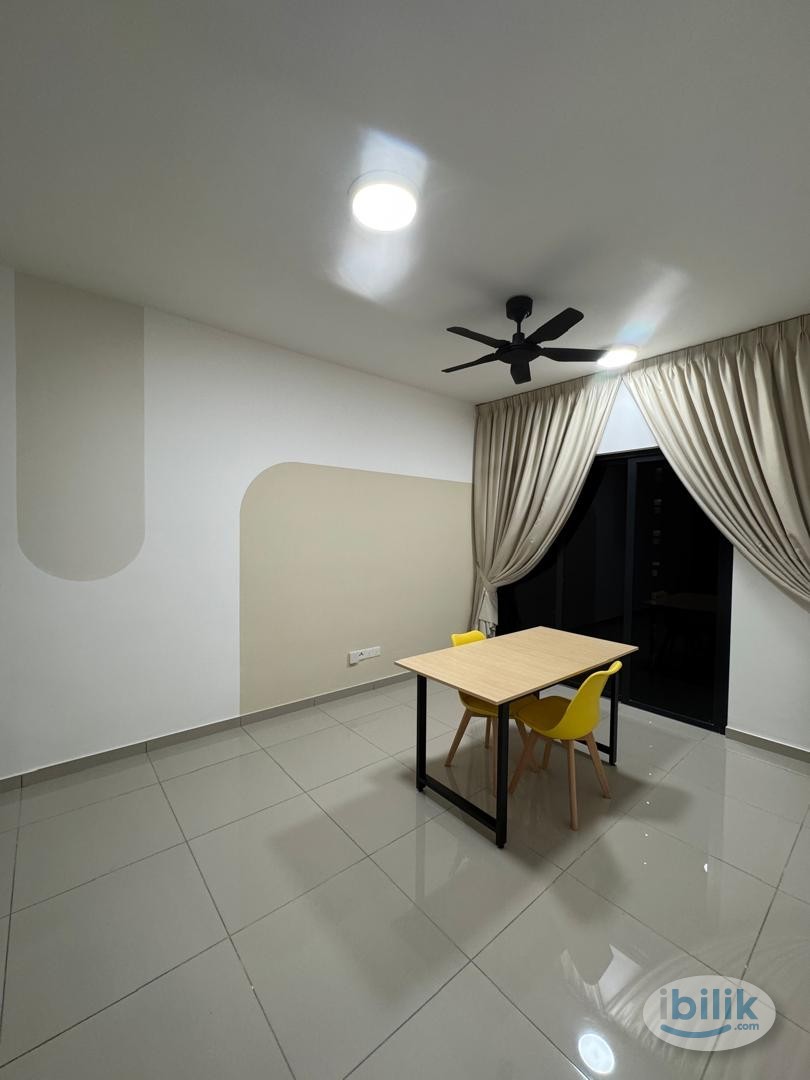 Middle Room at D'Vervain Residence, Damansara Perdana, Menara Gamuda, The Curve, IPC Mall Ikea, MRT Mutiara Damansar - Image 1