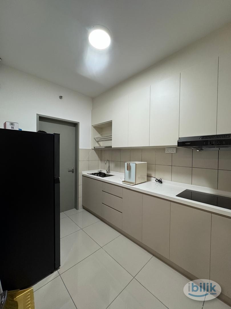Middle Room at D'Vervain Residence, Damansara Perdana, Menara Gamuda, The Curve, IPC Mall Ikea, MRT Mutiara Damansar - Image 2