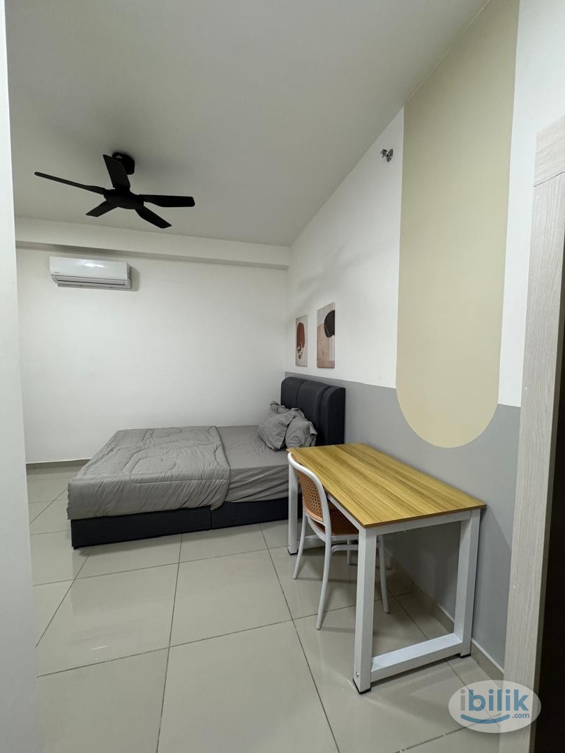 Middle Room at D'Vervain Residence, Damansara Perdana, Menara Gamuda, The Curve, IPC Mall Ikea, MRT Mutiara Damansar - Image 3