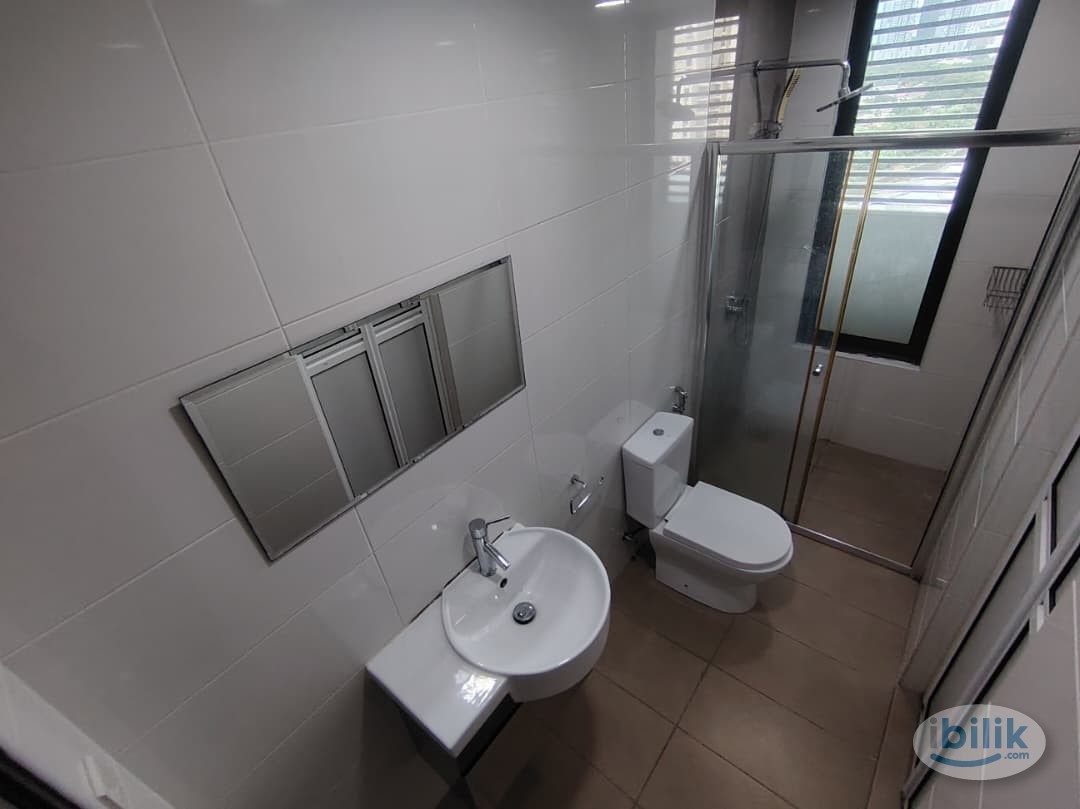 Skyville Master Room with AC near to KTM Petaling @ Old Klang Raad easy access to Mid Valley, KL eco city, Kl Sentral, S - Image 5
