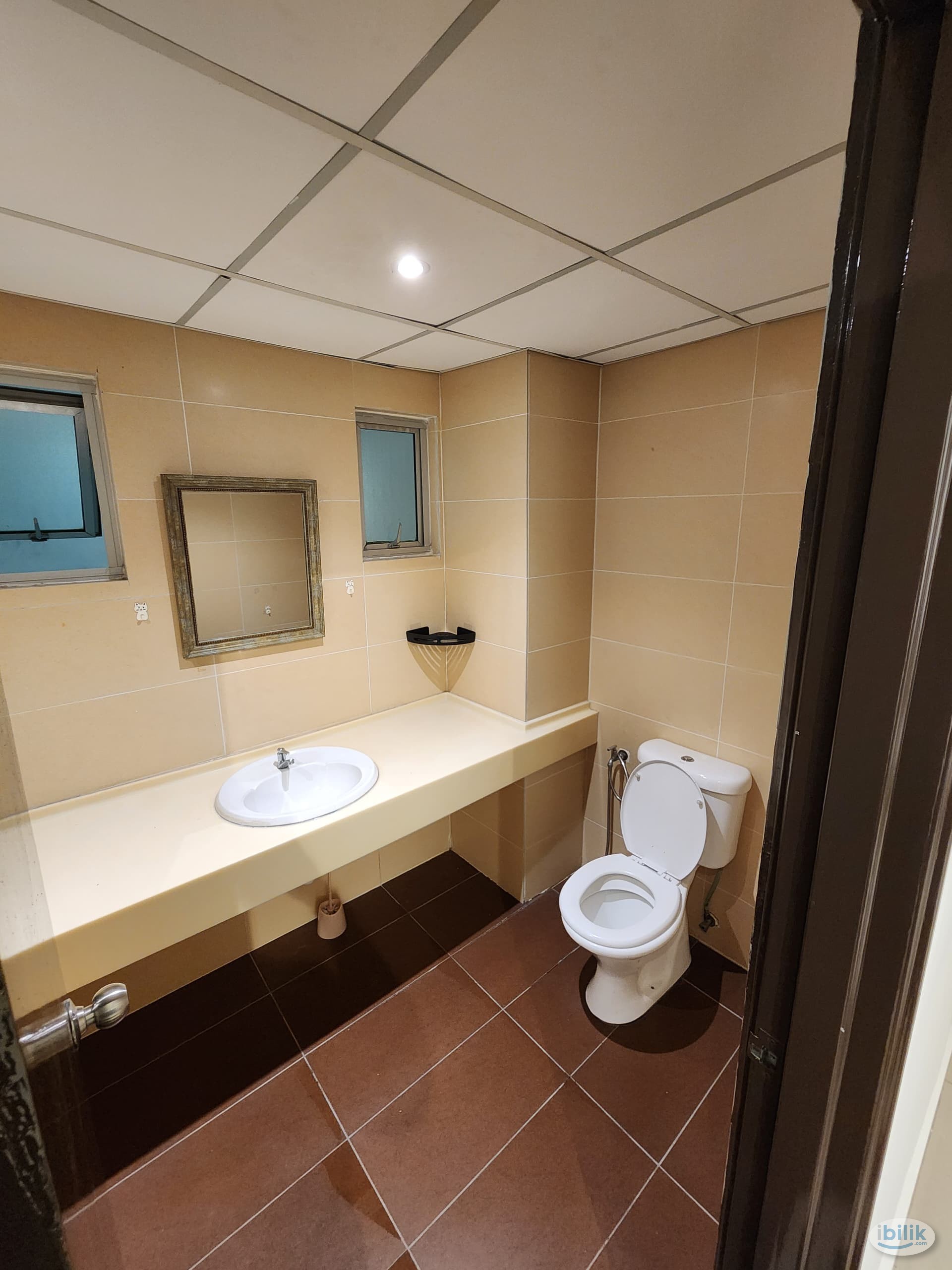 Middle Room at UEP Subang Jaya - Image 4