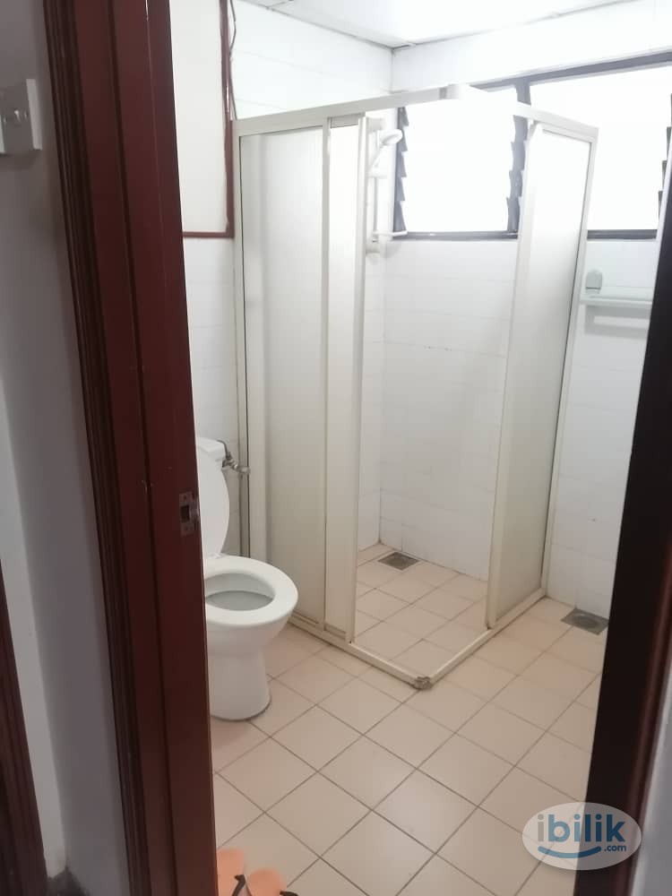 Luxury Bistari Big Balcony Window Middle room near PWTC LRT TRX HKL - Image 4
