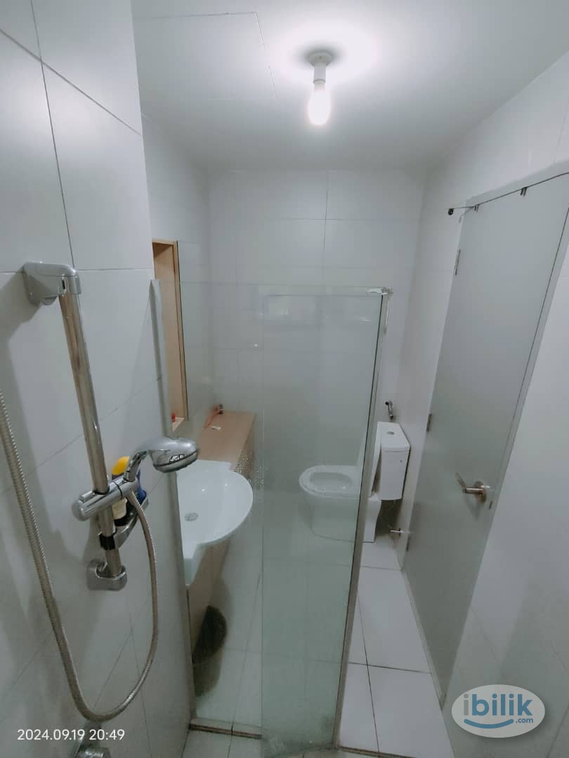 Master Room at Batu Kawan, Private bathroom, Balcony. - Image 1