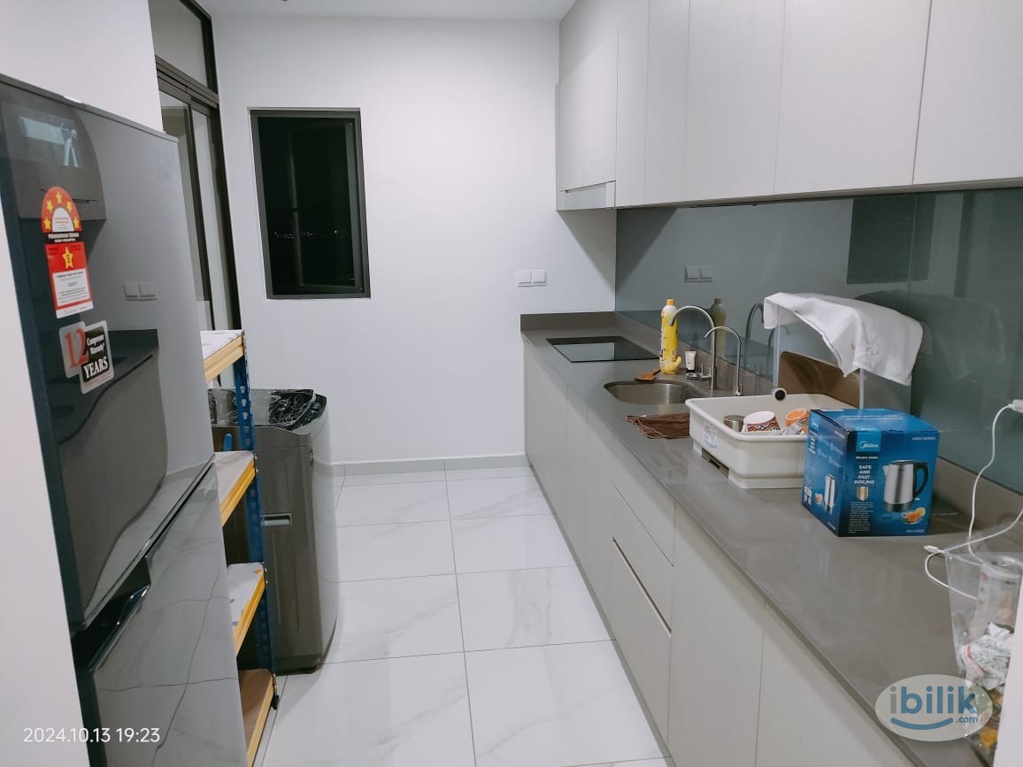 Master Room at Batu Kawan, Private bathroom, Balcony. - Image 2