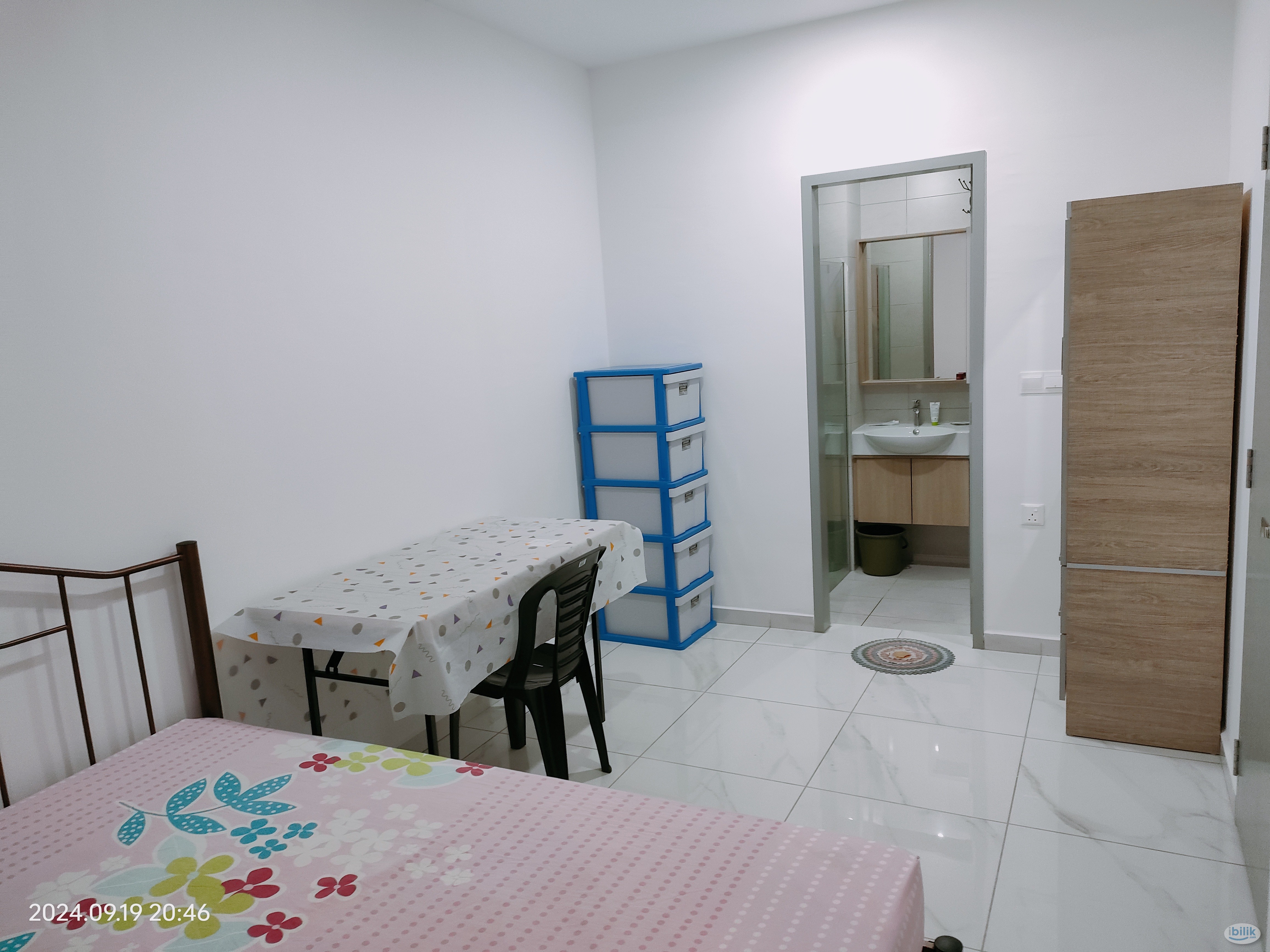 Master Room at Batu Kawan, Private bathroom, Balcony. - Image 4