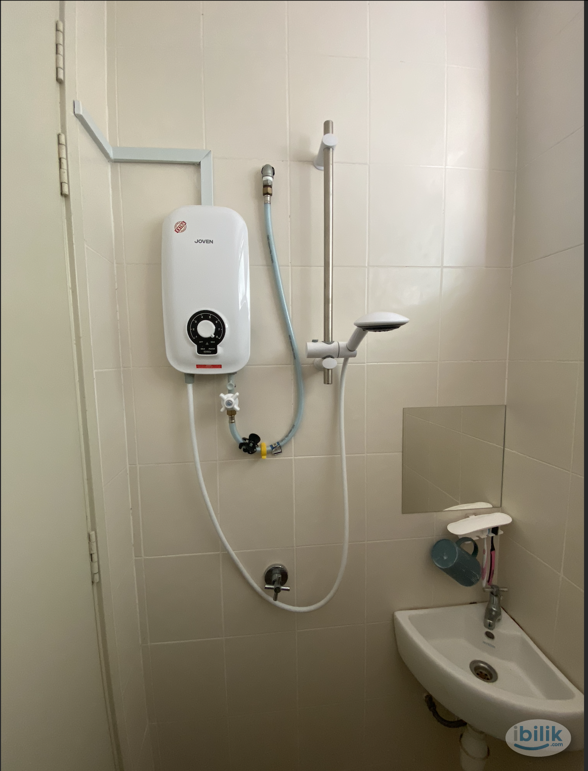 Cyberjaya Cristal Residence HighEnd Single Room with Bathroom for chinese female student only - Image 1