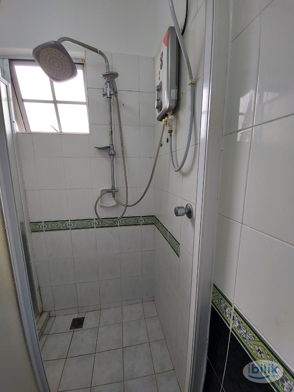 Queen bed with air cond，@ Subang Bestari ,walking to Help Campus !Near to Kota Damansara, Segi college ,Subang Airport,  - Image 3