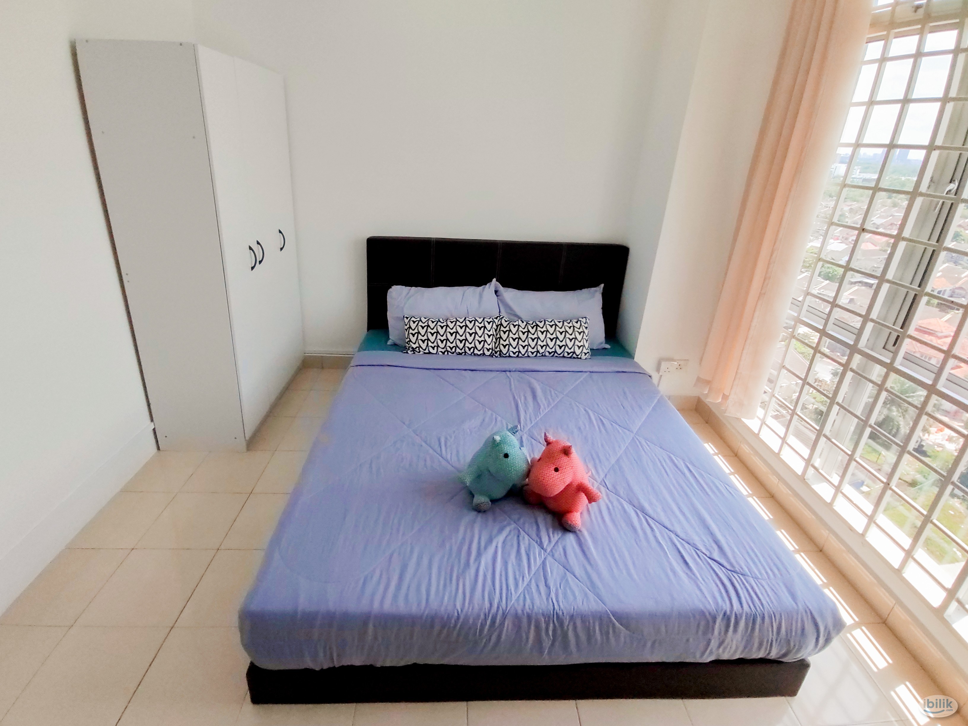 Queen Bed Medium Room with Window ，& A/C @ Subang Bestari,NEar to PJ,Shah Alam, Sg Buloh, Near Help campus , Subang Airp - Image 3