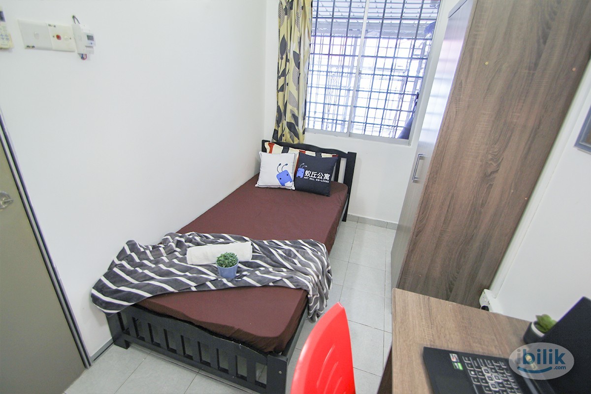 Single Room with window & ac @ Bandar Sunway , Near to BRT ,Taylor ,Monash , Inti, ,Subang Airport - Image 1
