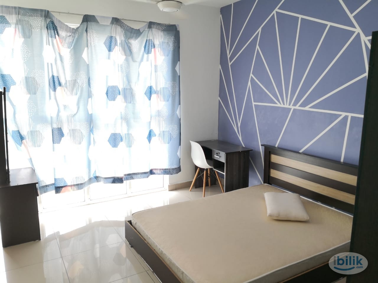Queen bed(Attach bath), AC @ LRT Ara Damansara, Next to Evolve Mall, Near to Subang Airport, ,KD - Image 1