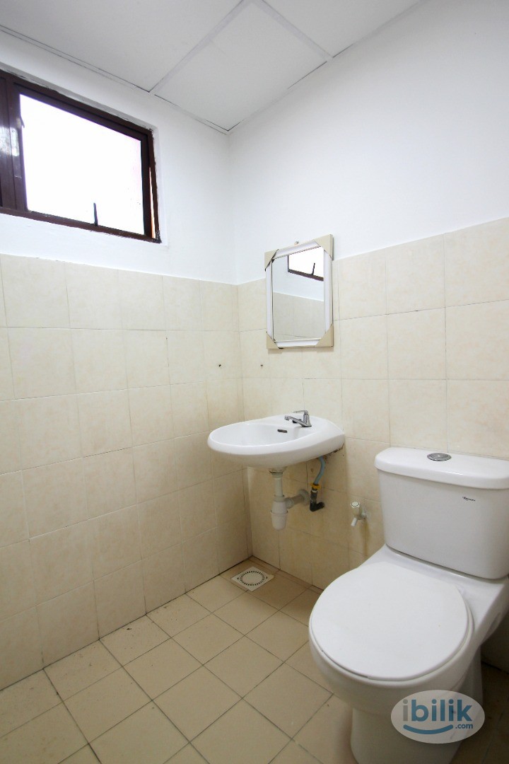 FEMALE unit walk to MRT !! Queen Bed Balcony Room with Window & A/C,@ Kota Damansara, MRT Surian,Ara Damansara , Shah Al - Image 4