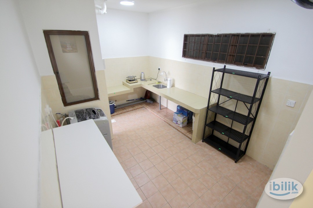 FEMALE unit walk to MRT !! Queen Bed Balcony Room with Window & A/C,@ Kota Damansara, MRT Surian,Ara Damansara , Shah Al - Image 5
