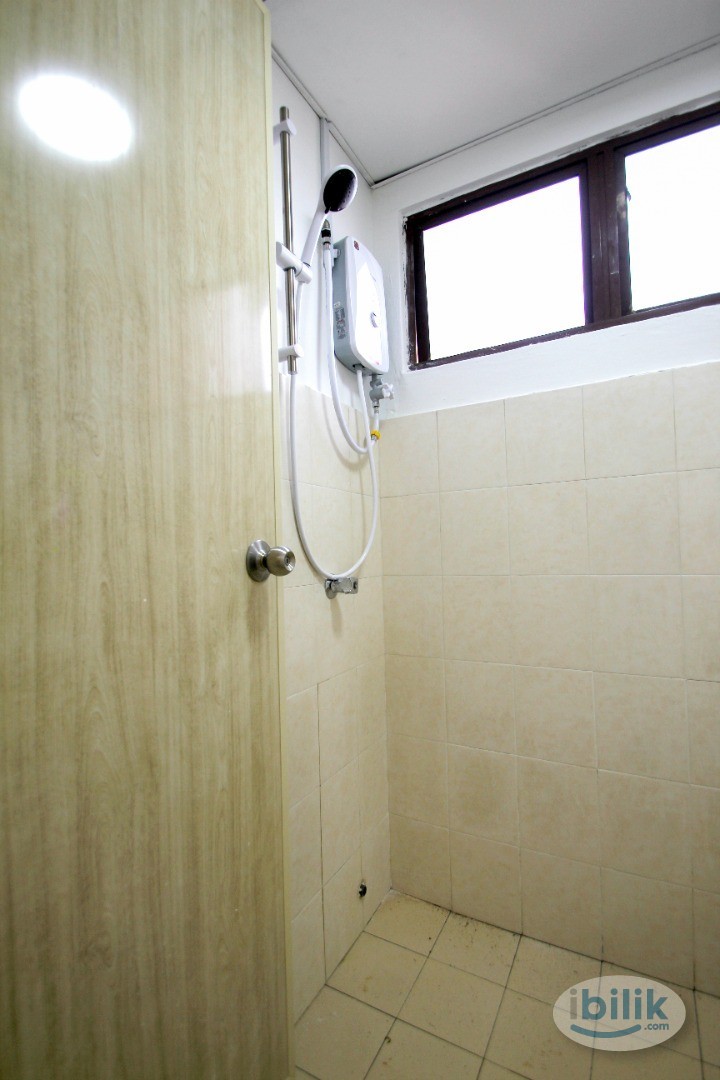 walk to MRT !! Own Bathroom Master Room @ Kota Damansara,, MRT Surian,Ara Damansara , Shah Alam, Sungai Buloh - Image 4
