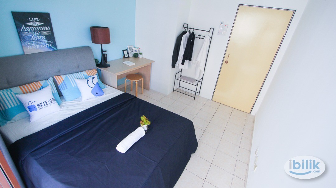 Lowest Price walk to MRT !!, Queen Bed Balcony Room with Window &A/C@ Kota Damansara,,MRT Surian,Ara Damansara , Shah Al - Image 2