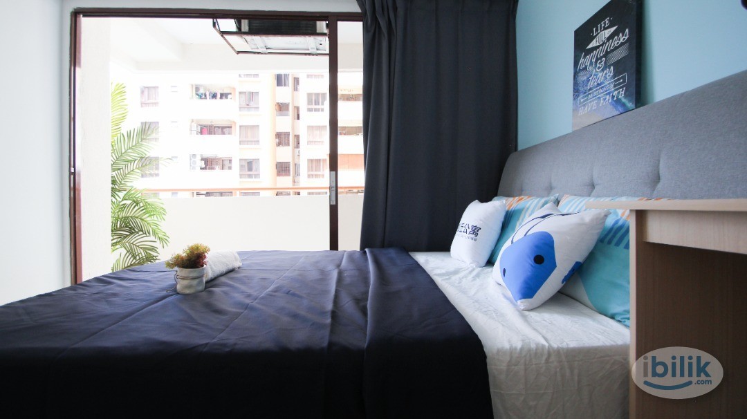 Lowest Price walk to MRT !!, Queen Bed Balcony Room with Window &A/C@ Kota Damansara,,MRT Surian,Ara Damansara , Shah Al - Image 3