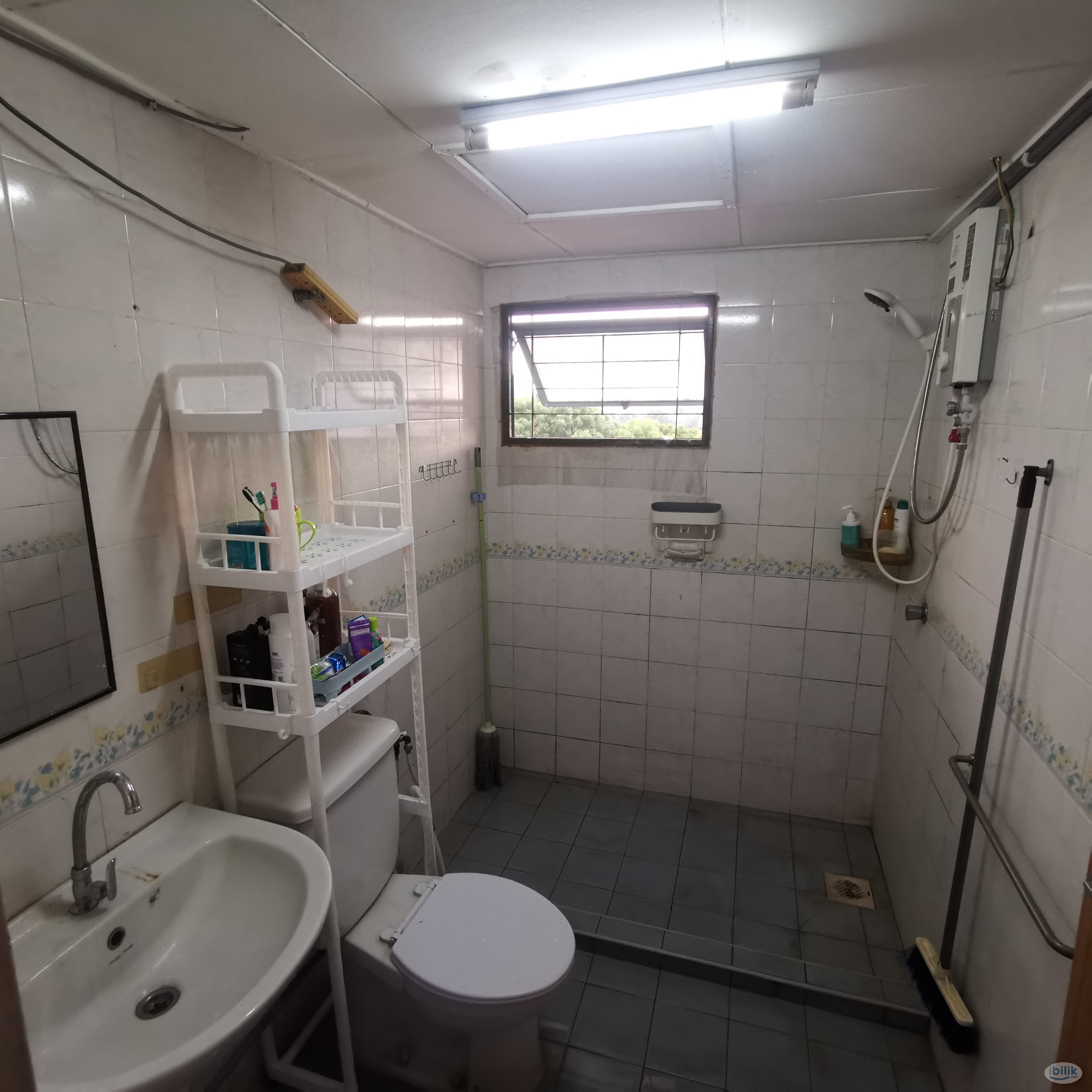 Single female room available - Image 1
