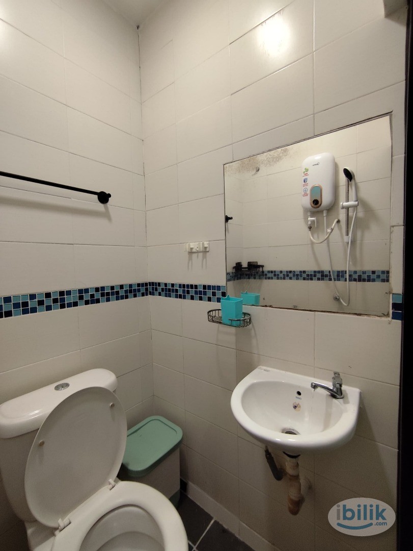 Near LRT Subang Jaya 3 Min Only🏡 Private Room for Rent @ Zamburger Hotel, SS15 Subang Jaya✨Zero Deposit & Free Utilities - Image 3