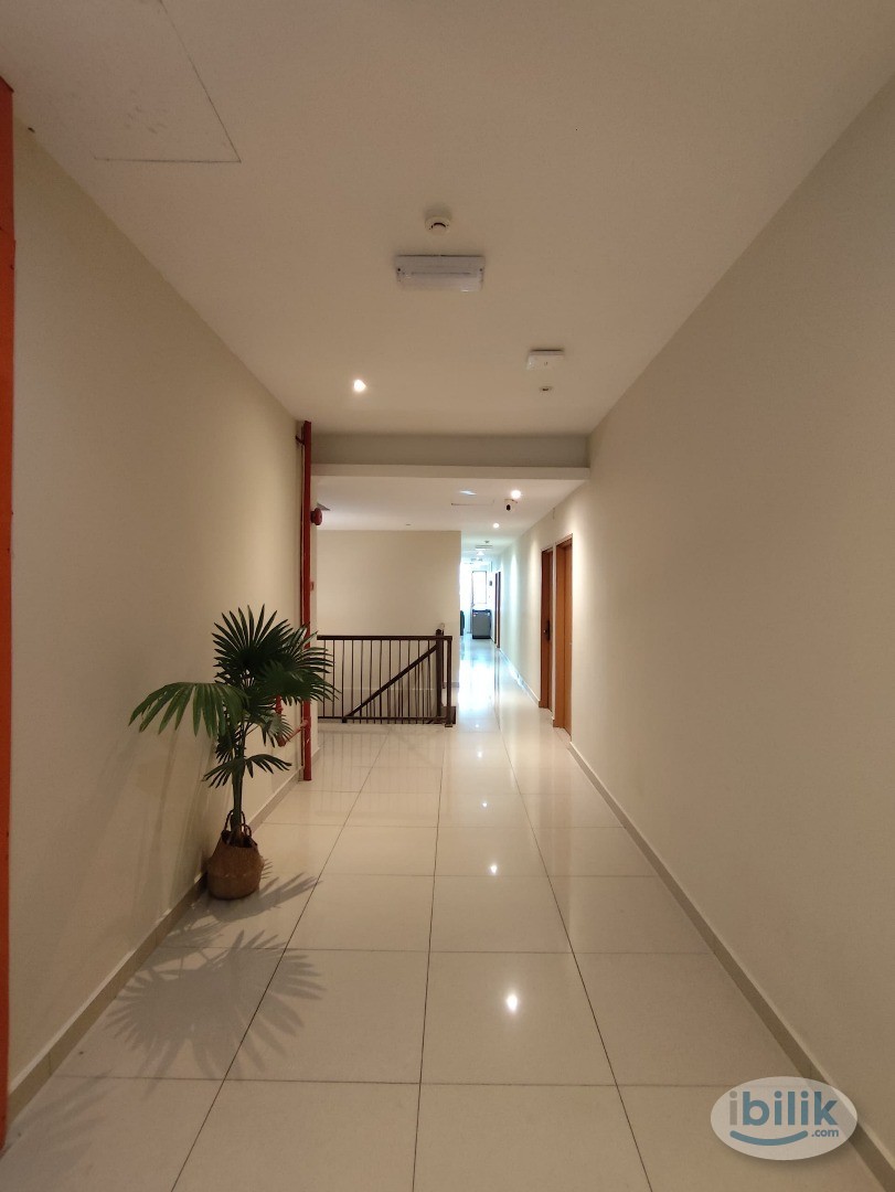 Near LRT Subang Jaya 3 Min Only🏡 Private Room for Rent @ Zamburger Hotel, SS15 Subang Jaya✨Zero Deposit & Free Utilities - Image 4