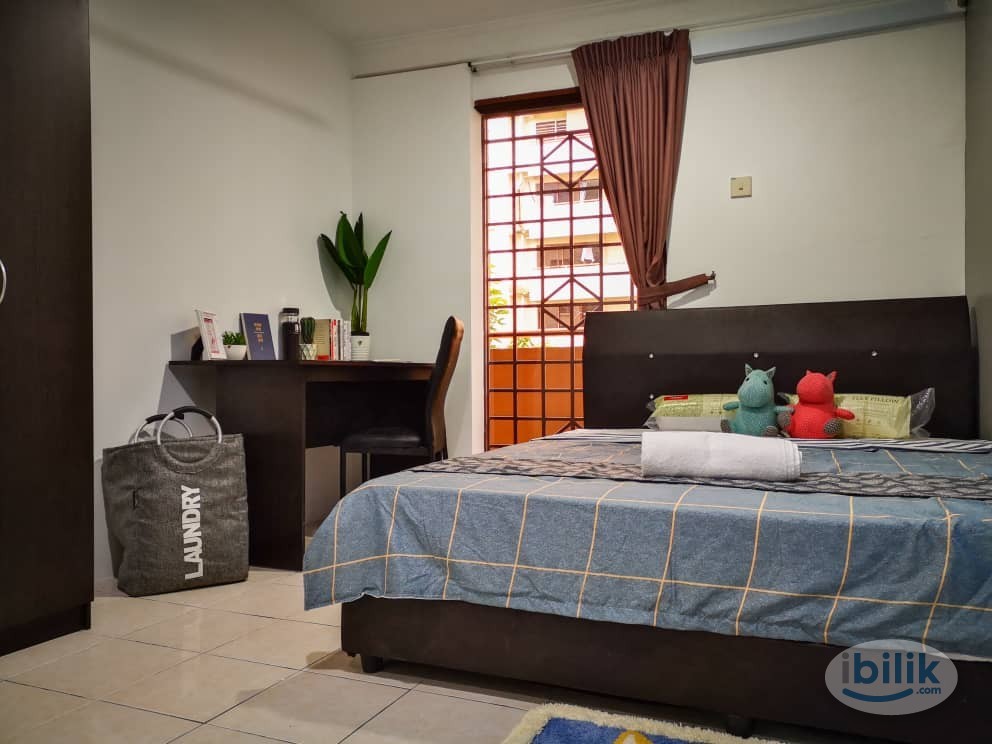 FEMALE unit !! Queen Bed Balcony Room with Window & A/C @ Kota Damansara,, MRT Surian,Ara Damansara , Shah Alam, Sungai  - Image 3
