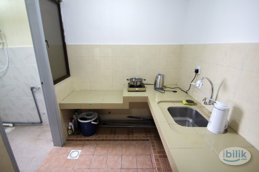 FEMALE unit walk to MRT !! Queen Bed Medium Room with AC &Window, @ Kota Damansara, MRT Surian,Ara Damansara , Shah Alam - Image 2