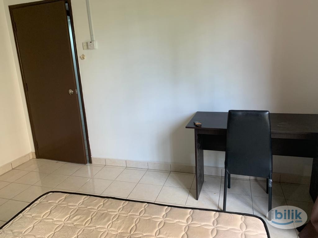 FEMALE unit walk to MRT !! Queen Bed Medium Room with AC &Window, @ Kota Damansara, MRT Surian,Ara Damansara , Shah Alam - Image 5