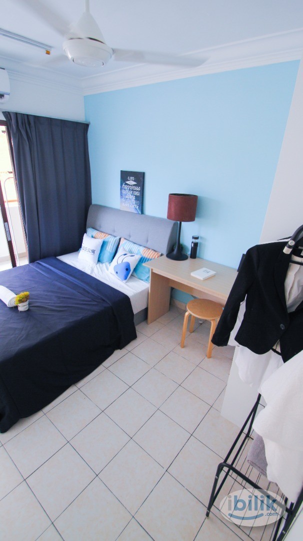Walk to MRT !! Queen Bed Balcony Room with Window & A/C@ Kota Damansara,, MRT Surian,Ara Damansara , Shah Alam, Sungai B - Image 2