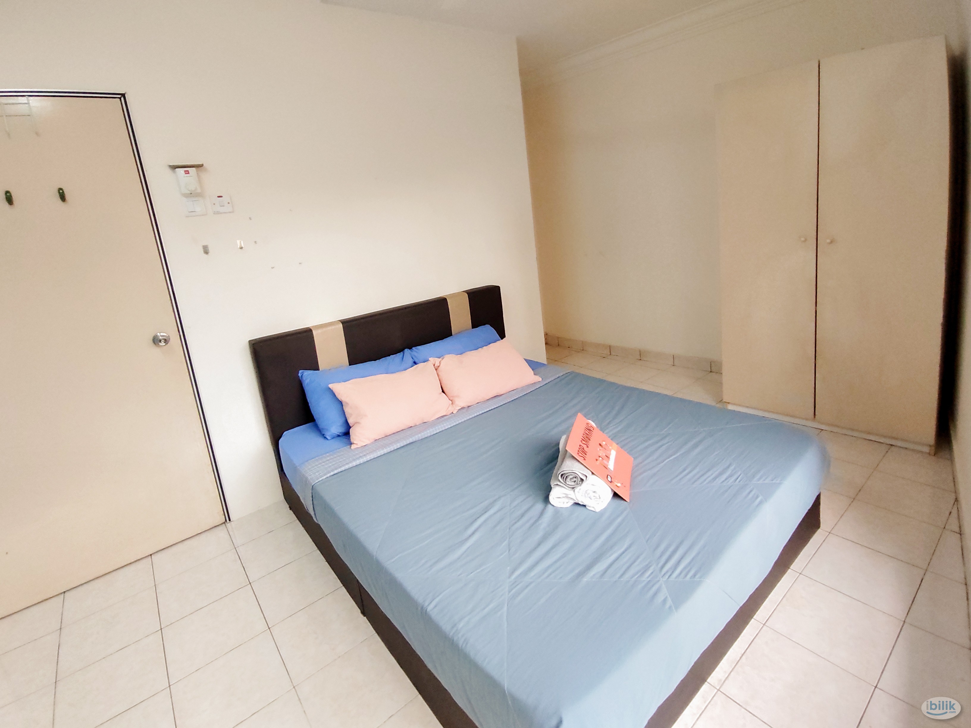 Walk to MRT !! Queen Bed Medium Room with Window & A/C@Kota ,Damansara,MRT Surian,Ara Damansara , Shah Alam, Sungai Bulo - Image 2