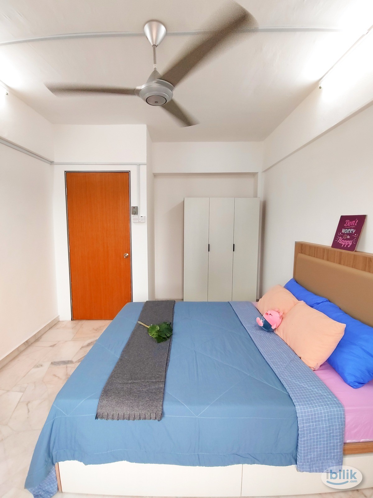Queen Bed Medium Room with A/C & Window @ Taman Desa,, Cheras Near LRT ,,Midvalley - Image 1