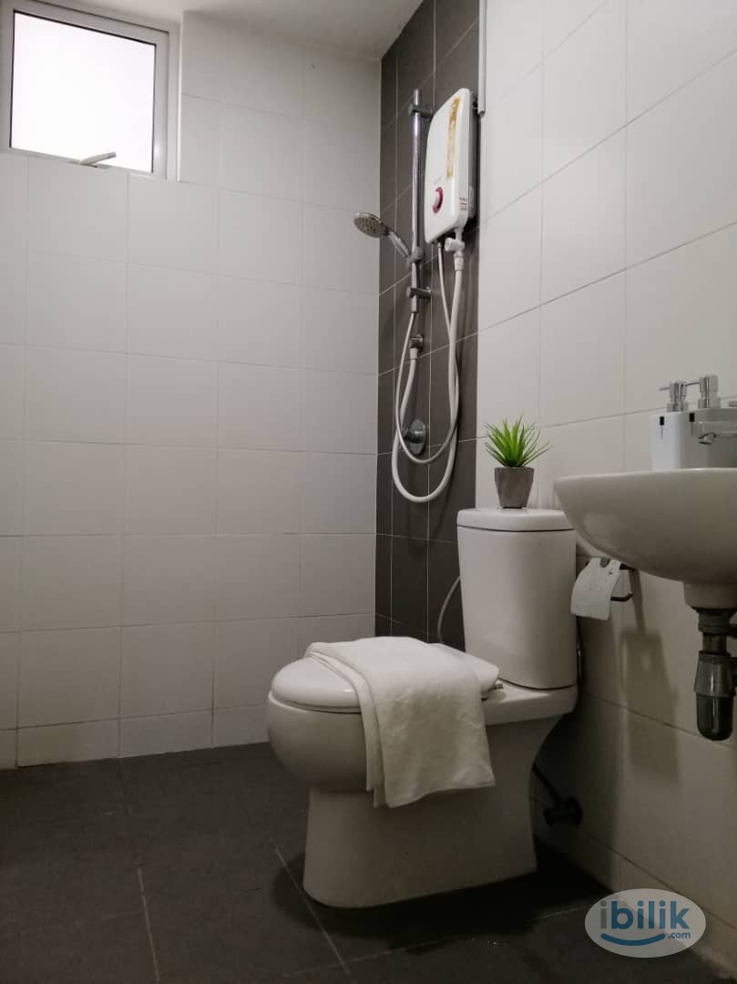 QUEENSIZE Room FANS ONLY @ LRT Ara Damansara, Next to Evolve Mall,,Near to Subang Airport, Kota Damansara - Image 5