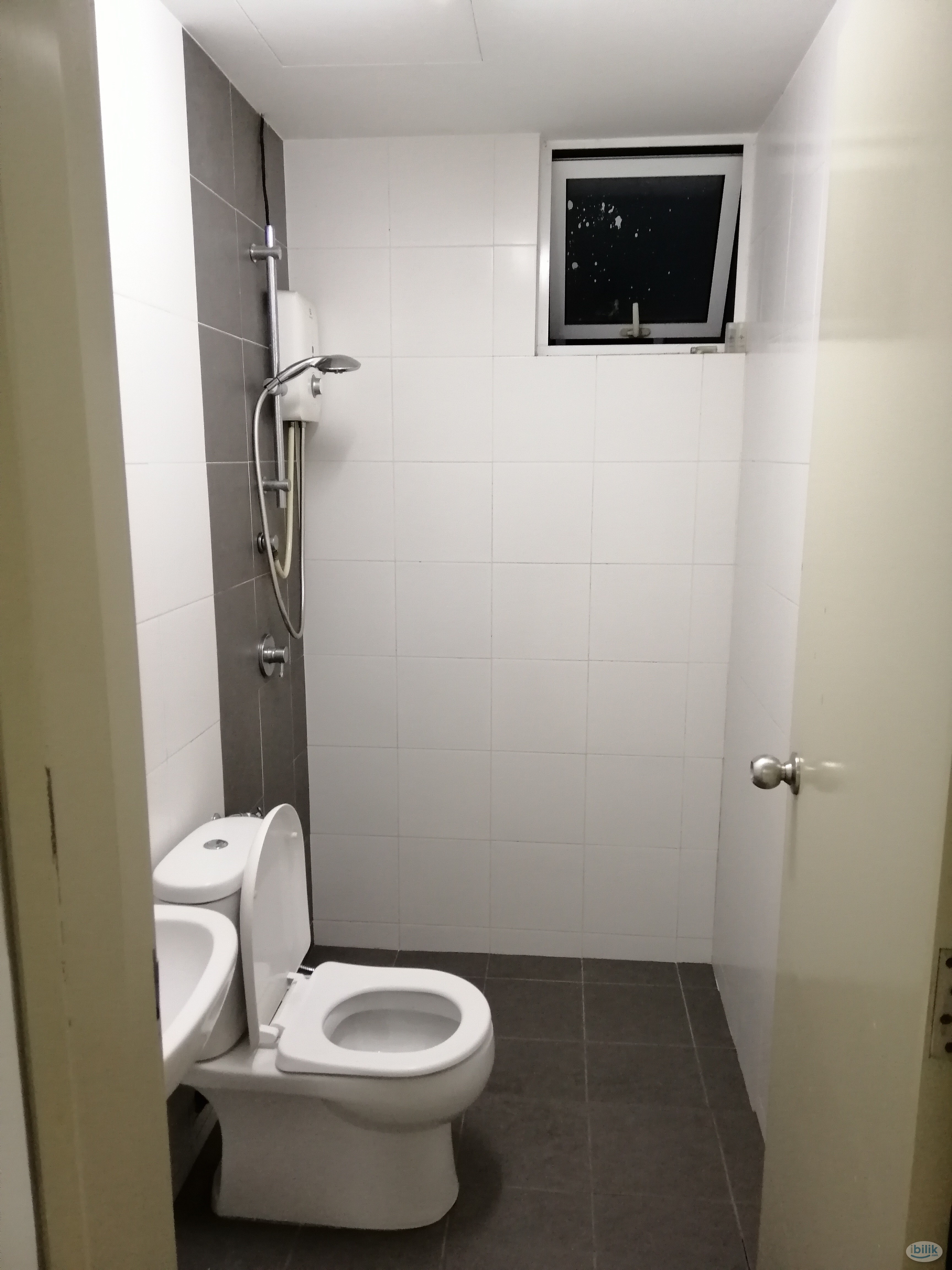 Single Fans Only @ LRT Ara Damansara, Next to Evolve Mall ,, Near, to Subang Airport, Kota Damansara - Image 4