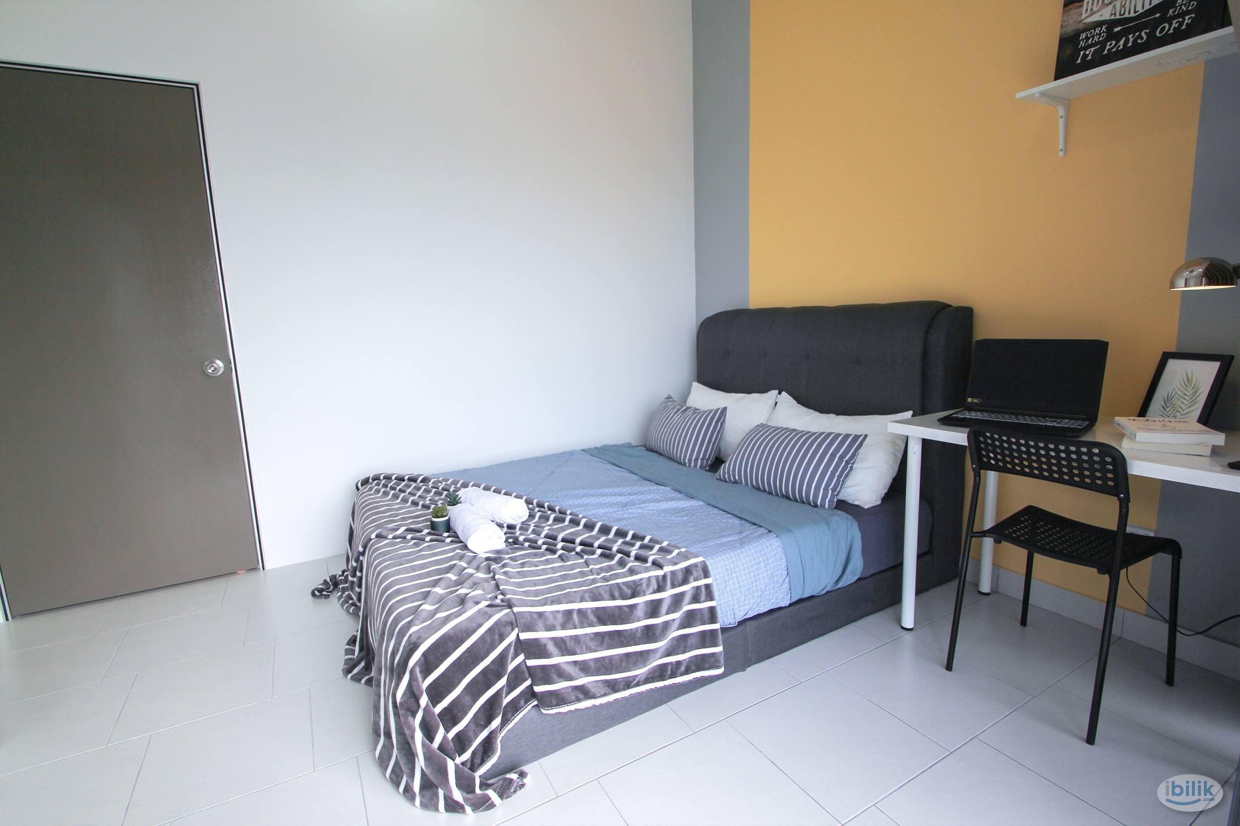 Walk to Train !! Balcony Room Queen bed with ac  @ Seri Kembangan,Sungai Besi, The mines, Sungai Besi - Image 3
